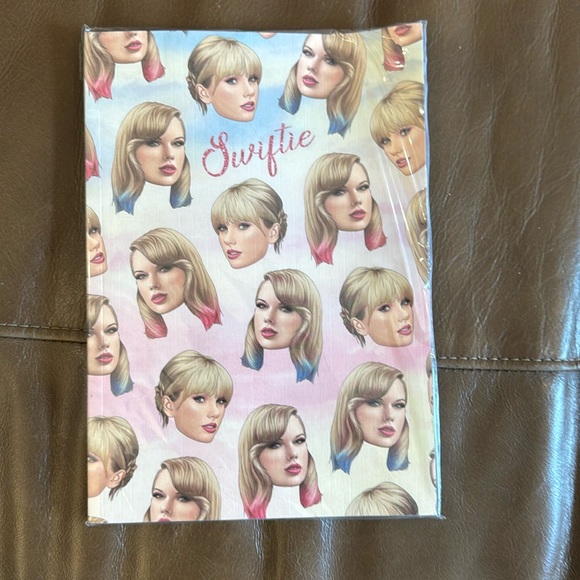 Taylor Swift Notebook Brand New 8x6 - Picture 1 of 2
